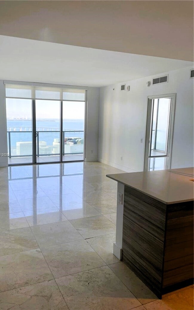 Building Photo - 1300 Brickell Bay Dr