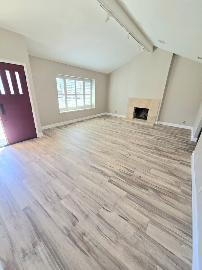 Building Photo - Beautiful spacious home in a lovely neighborhood near Cal Lu! RV Parking!