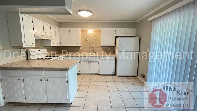 Foto del edificio - 2 Bedroom, 2 Bathroom Duplex in Raytown, MO