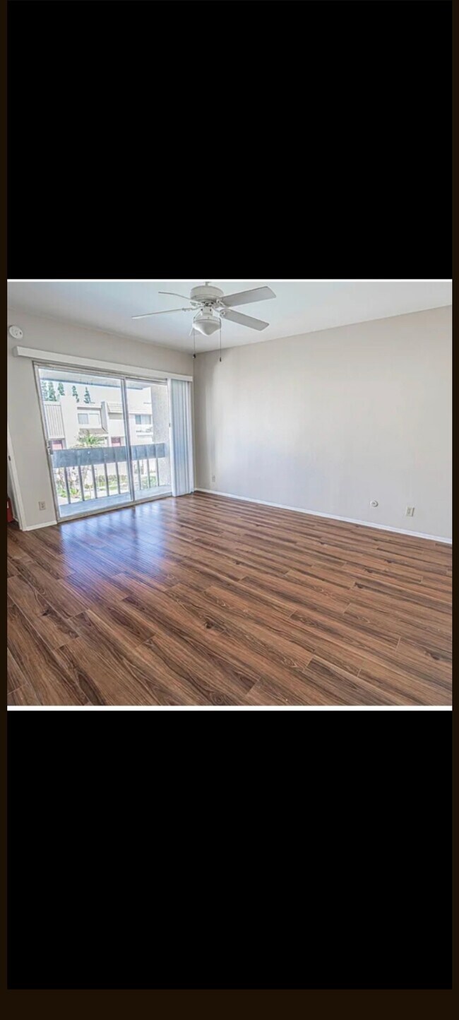 Foto del edificio - 9950 Topanga Canyon Blvd