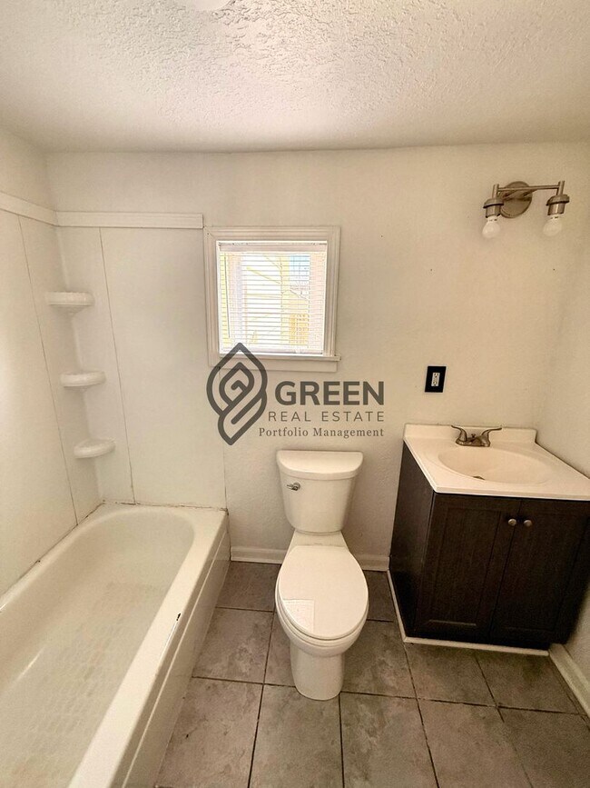 Foto del edificio - 3 Bedroom 2 Baths Home with Garage for rent in Kankakee