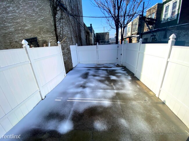Building Photo - 3 br, 1 bath Townhome - 2952 N 6th St