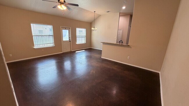 Foto del edificio - 3/2/2 / Fridge & BBQ Pit Included / Stained Concrete Floors / No Carpet / Patio w Ceiling Fan / CISD