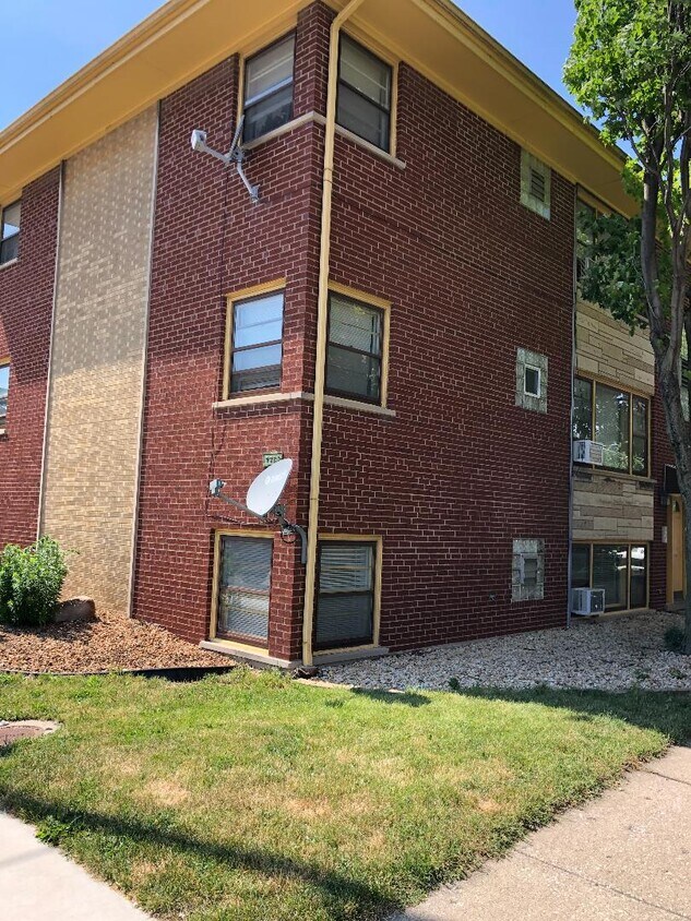 Primary Photo - 7766 Madison St
