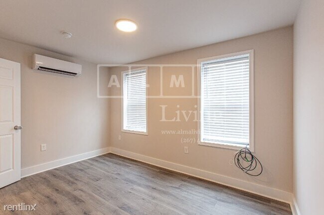 Foto del edificio - 2 br, 1 bath Townhome - 58 E Collom St