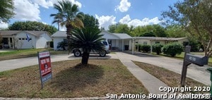 Building Photo - 202 Serna Park