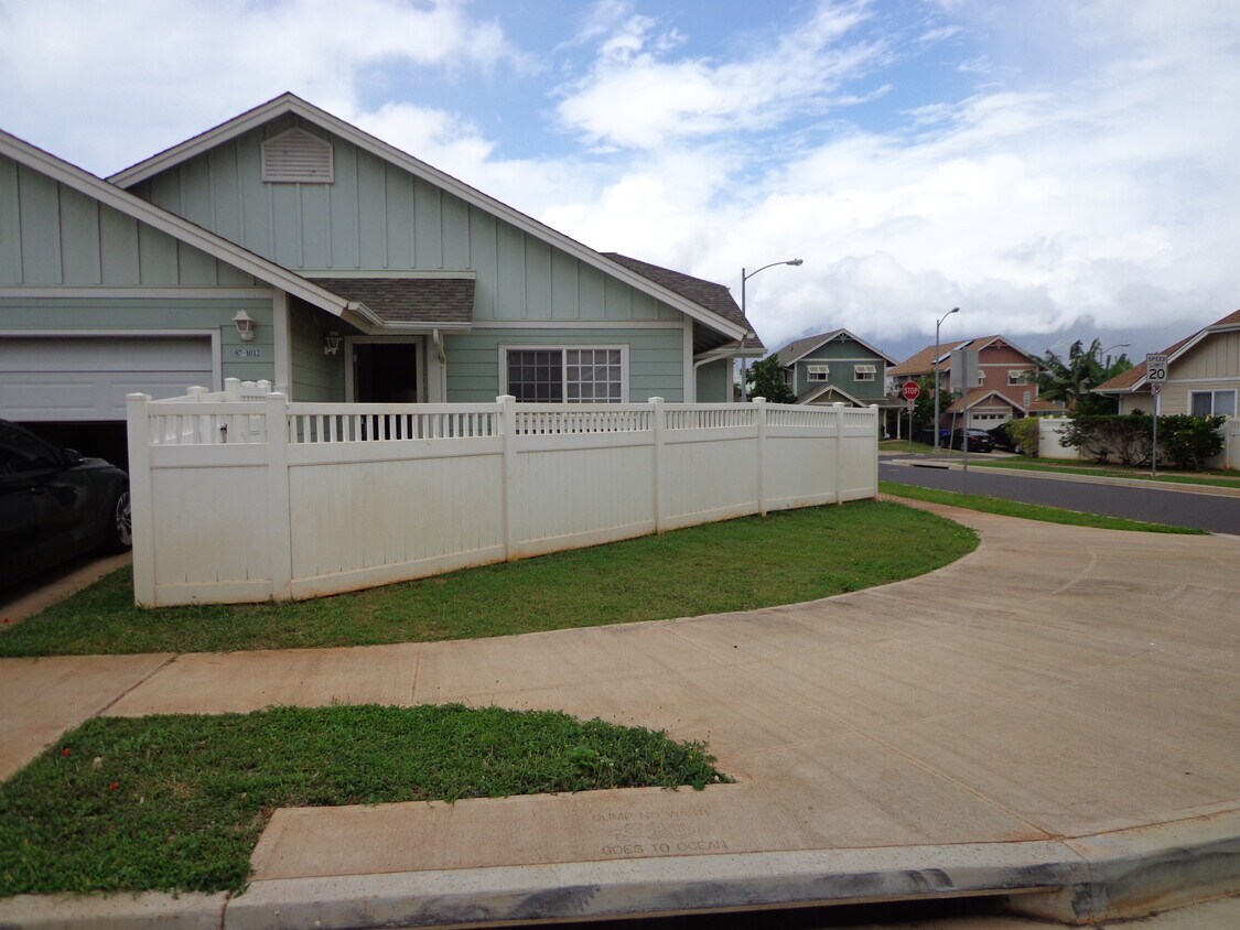8710121012 Naakawelola St, Waianae, HI 96792