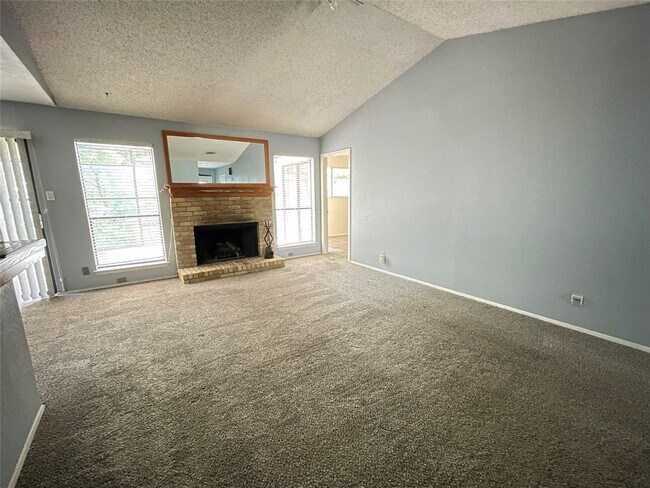 Foto del edificio - 6614 Hart Ln