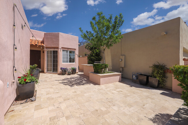 Building Photo - 6730 N Calle De Calipso