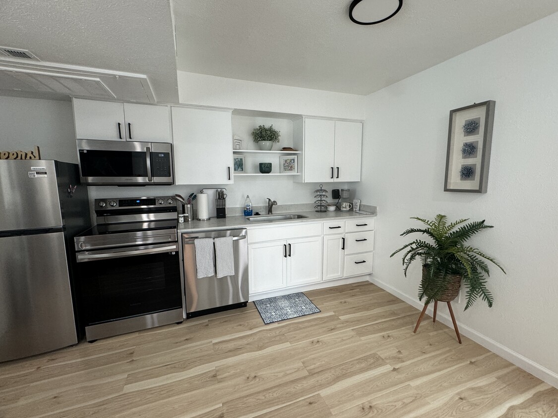 Kitchen - Wesley Apartments