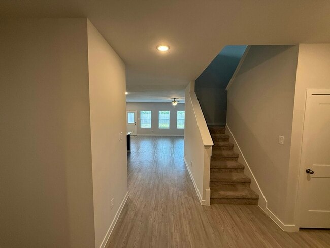 Building Photo - 25105 Pomegranate Pl