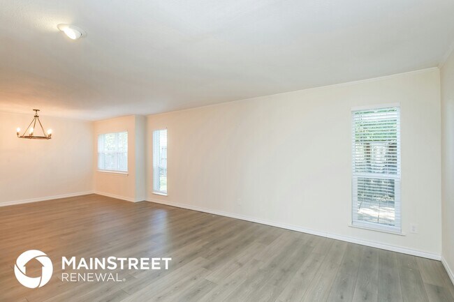 Foto del edificio - 15525 Earlport Cir