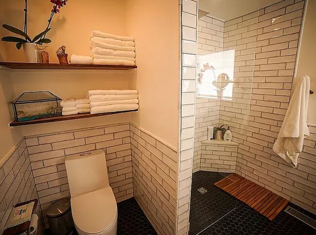Building Photo - 3235 NE Spring Creek Pl