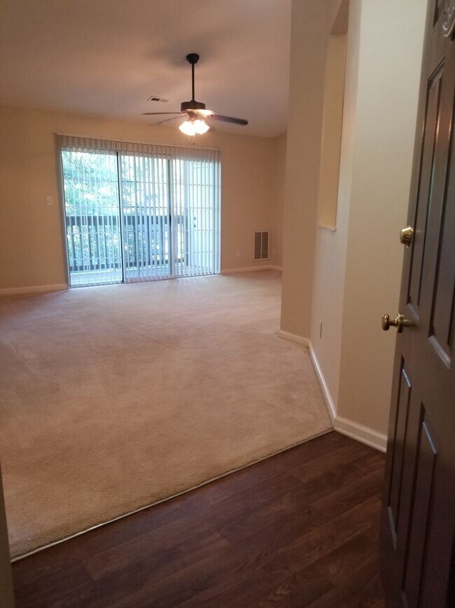Building Photo - Coming soon! Gorgeous  1Bd Condo-At Wexfor...