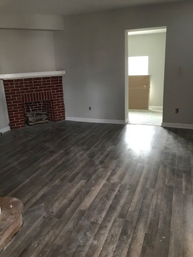 Foto del edificio - Large Home - East Germantown