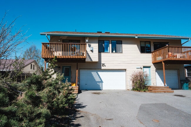 As seen from front (Pearl) - 635 Pearl Dr Townhome