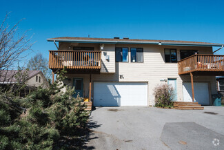 Building Photo - 635 Pearl Dr