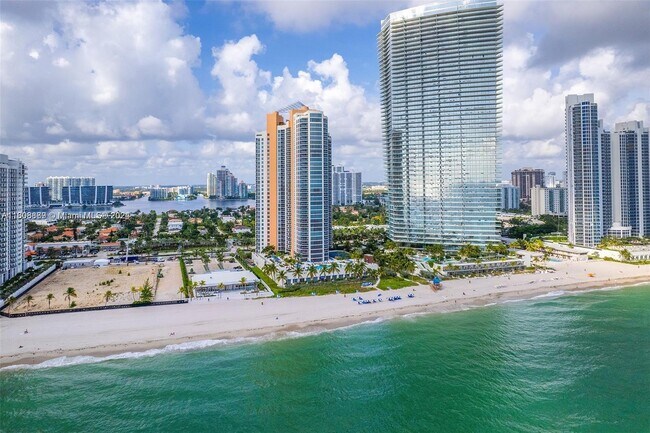 Foto del edificio - 18911 Collins Ave