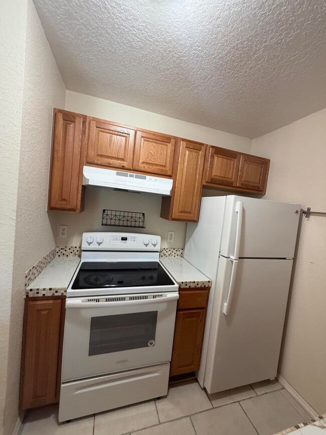 Building Photo - 220 Columbia Dr