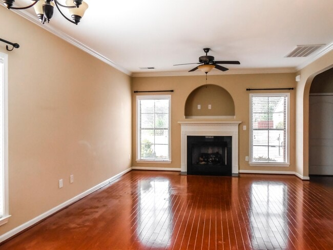 Foto del edificio - 2464 Ridgemont Dr
