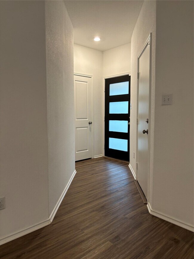 Building Photo - 508 Milliner Loop