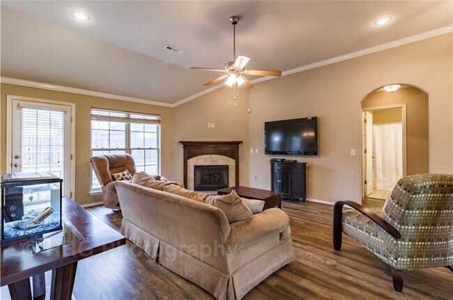 Foto del edificio - 6082 Cord Ave