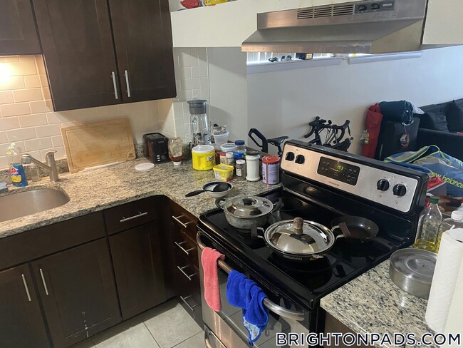 Foto del edificio - 146 N Beacon St