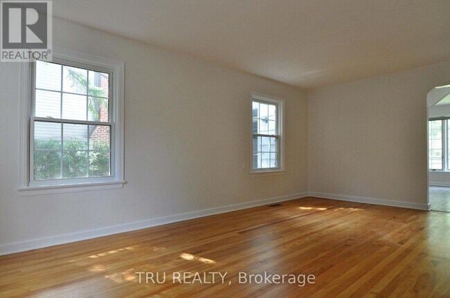Building Photo - 4 Braemar St