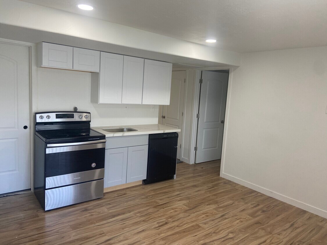 16177 S Truss Dr, Bluffdale, UT 84065 Townhouse for Rent in Bluffdale