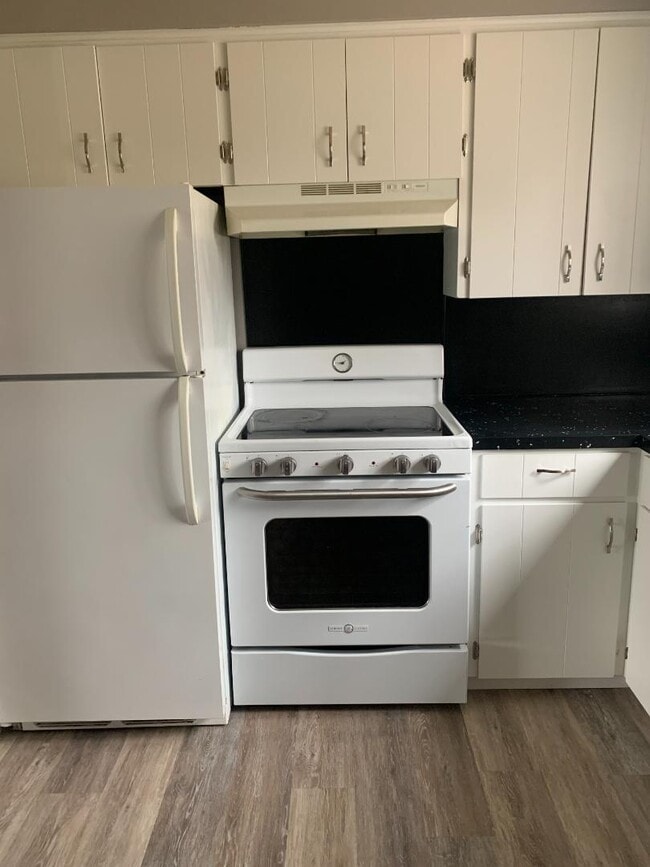 Building Photo - 855 Butternut Dr