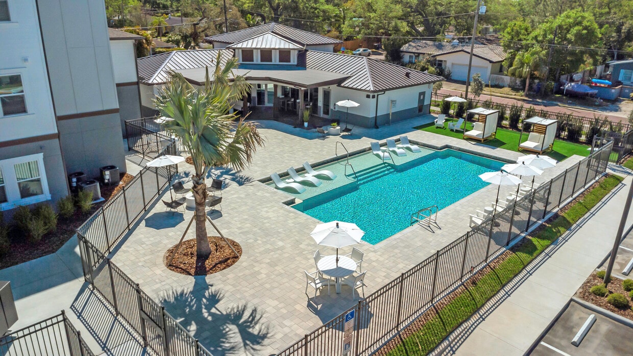 Primary Photo - Everest Largo Apartments