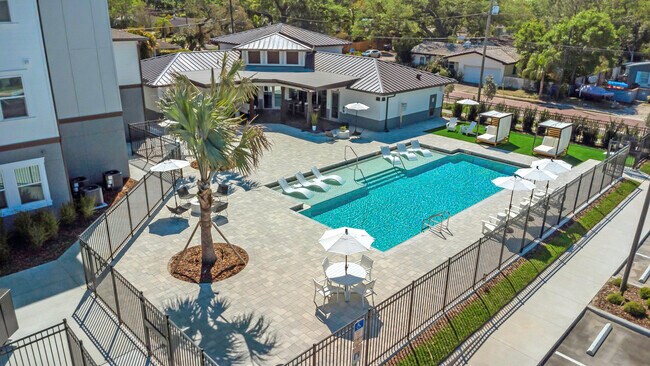 Building Photo - Everest Largo Apartments