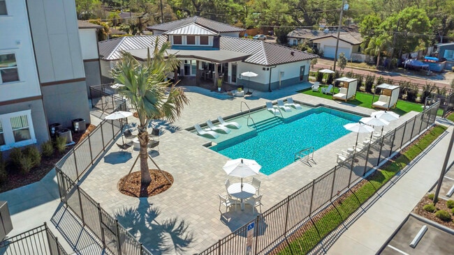 Building Photo - Everest Largo Apartments