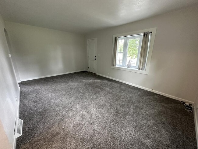 Building Photo - 809 Zollinger Rd