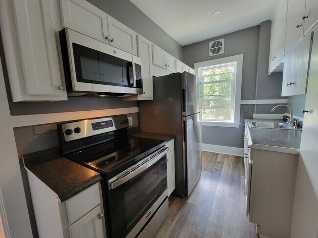 Foto del edificio - 1831 Monroe Ave, #2