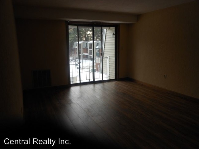 Building Photo - 3 Roedean Dr
