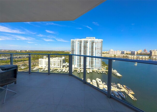 Foto del edificio - 17111 Biscayne Blvd