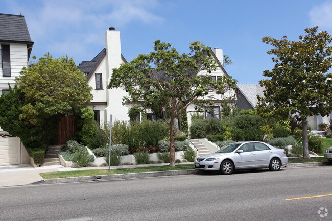 Building Photo - 921-925 16th St