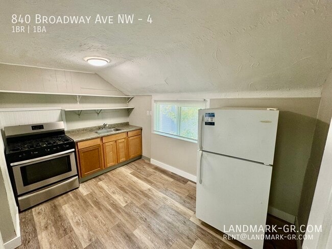 Foto del edificio - 840 Broadway Ave NW