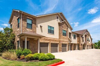 Building Photo - 5200 Pointe W Cir