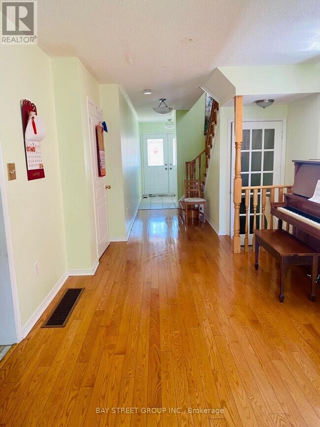 Building Photo - 10 Cobblehill Ct