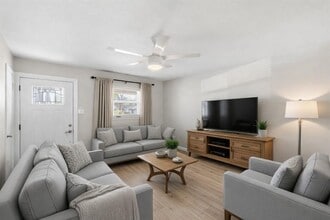 Building Photo - 404 Seminole Dr