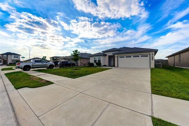 Building Photo - 29430 Travis Trace