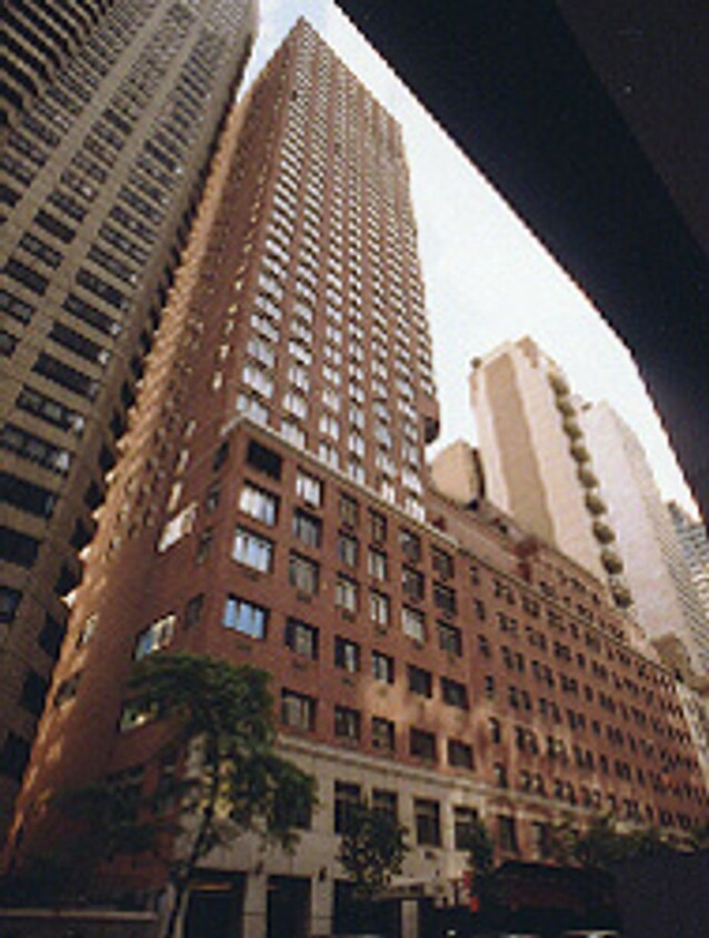 Foto del edificio - 236 E 47th St