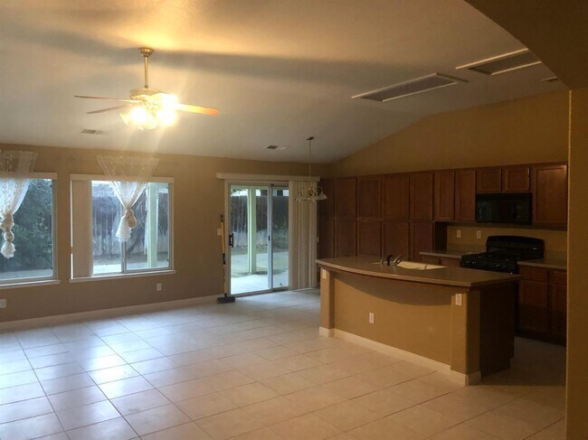 Foto del edificio - 2246 E Everglade Ave