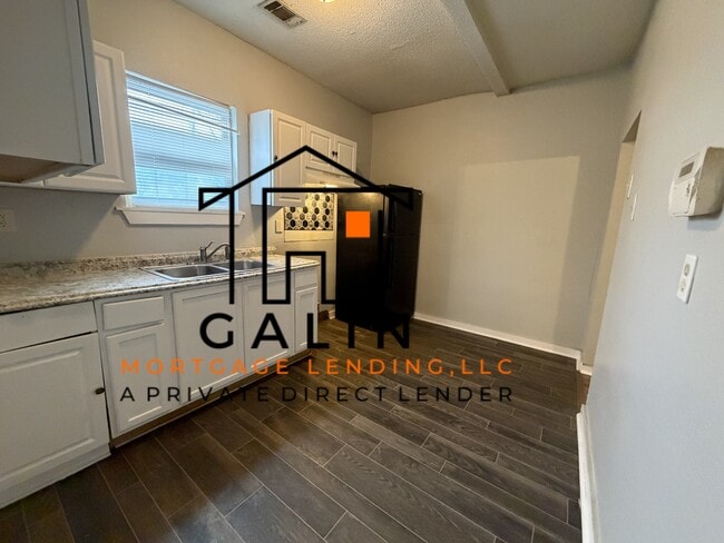 Building Photo - 1247 Carr Ave