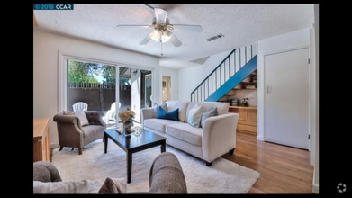 Building Photo - 5434 Roundtree Ct
