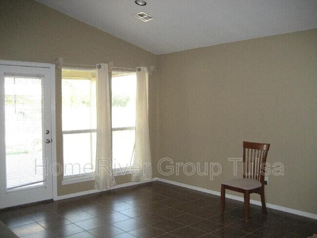 Foto del edificio - 9033 N 157th E Ave