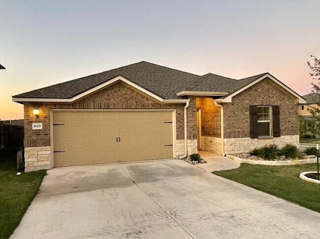 Building Photo - 1629 Dubiel Dr