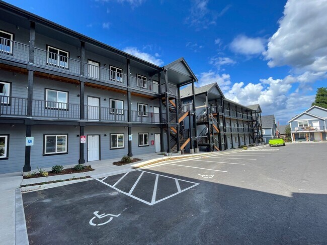 Foto del edificio - ROOM #1 FOR RENT in a 3 bed/1 bath Apartment, with shared living spaces. WWU Students Welcome!